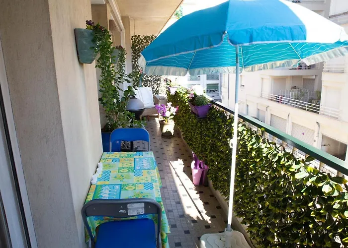 Chill Out Apartment, 2 Mins From Beach